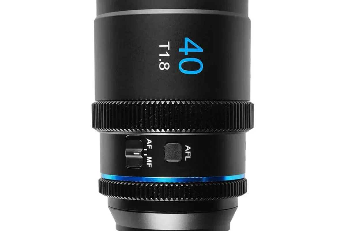 Location Sirui 40mm T1.8 1.33X S35 Frame Autofocus Anamorphic Lens (Blue Flare) - Lightyshare