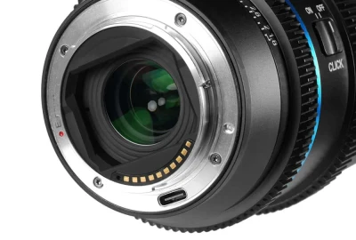 Location Sirui 40mm T1.8 1.33X S35 Frame Autofocus Anamorphic Lens (Blue Flare)
