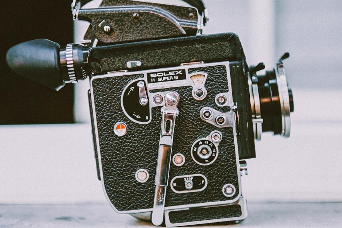 Location Bolex H16 - Lightyshare
