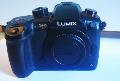 Location Panasonic Lumix GH5s + 2 batteries + 2 cartes SD