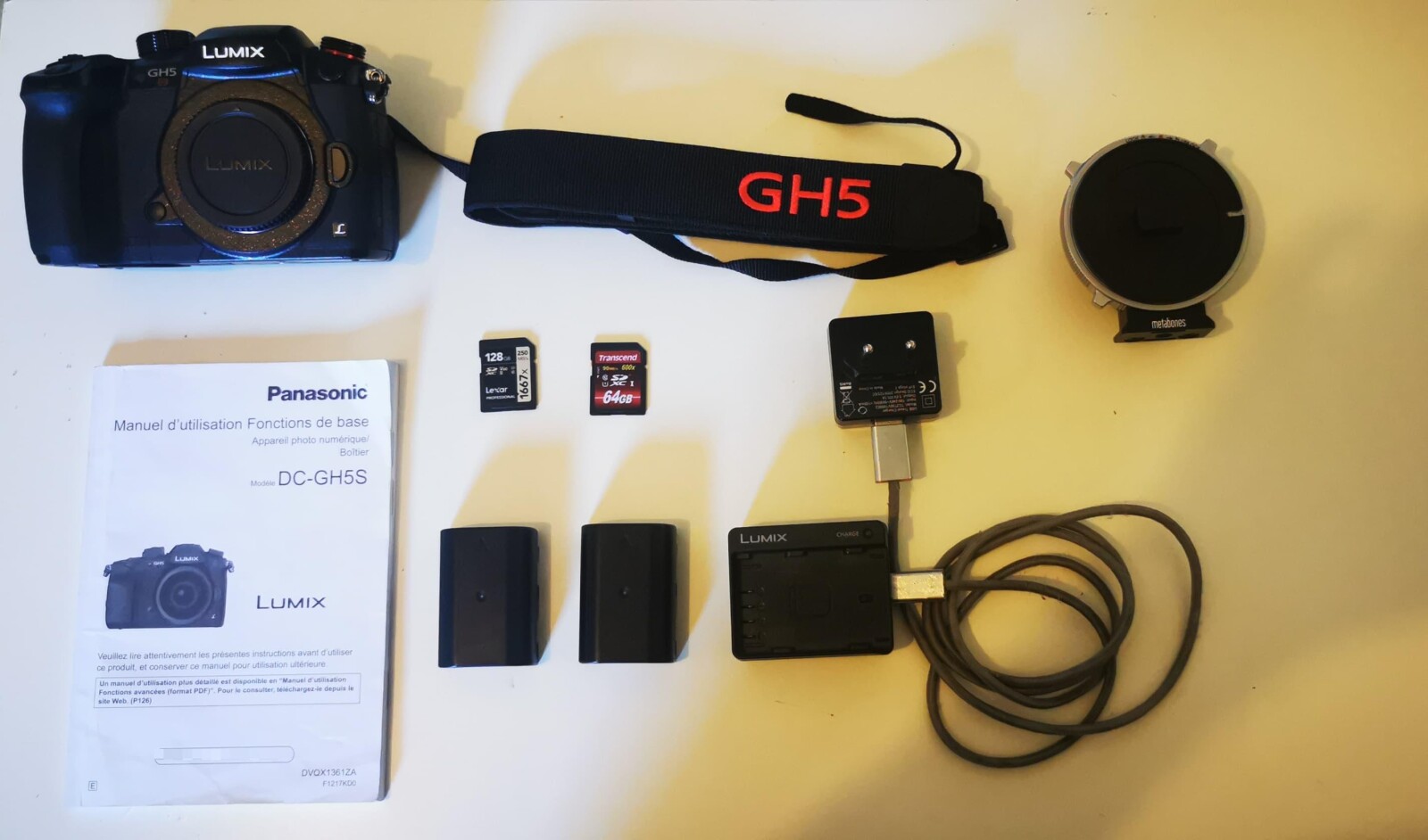PANASONIC LUMIX GH5s + Metabones Canon EF vers Micro 4/3 + 2 batteries + 2 cartes SD - Photo 1 sur 5