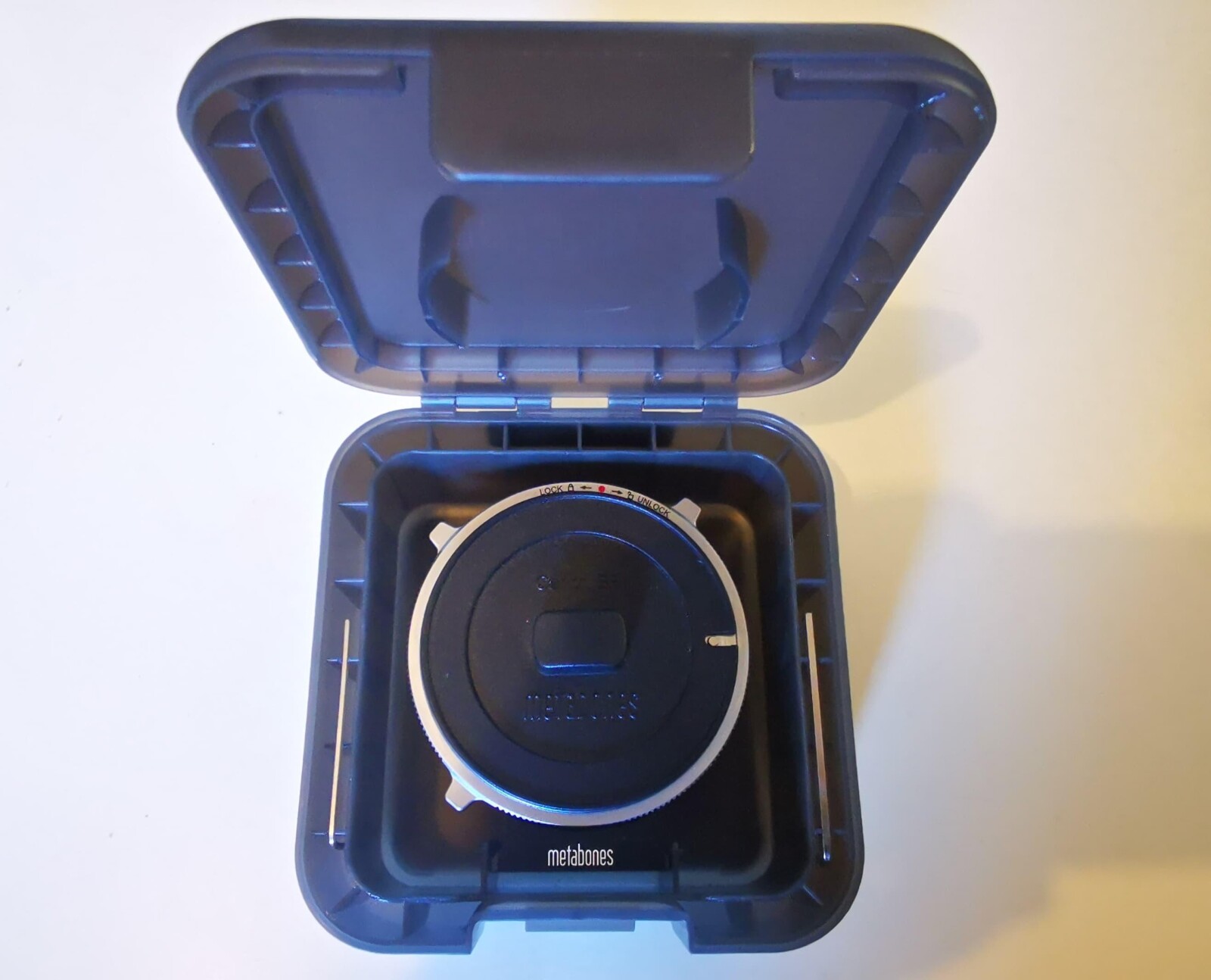 PANASONIC LUMIX GH5s + Metabones Canon EF vers Micro 4/3 + 2 batteries + 2 cartes SD - Photo 3 sur 5