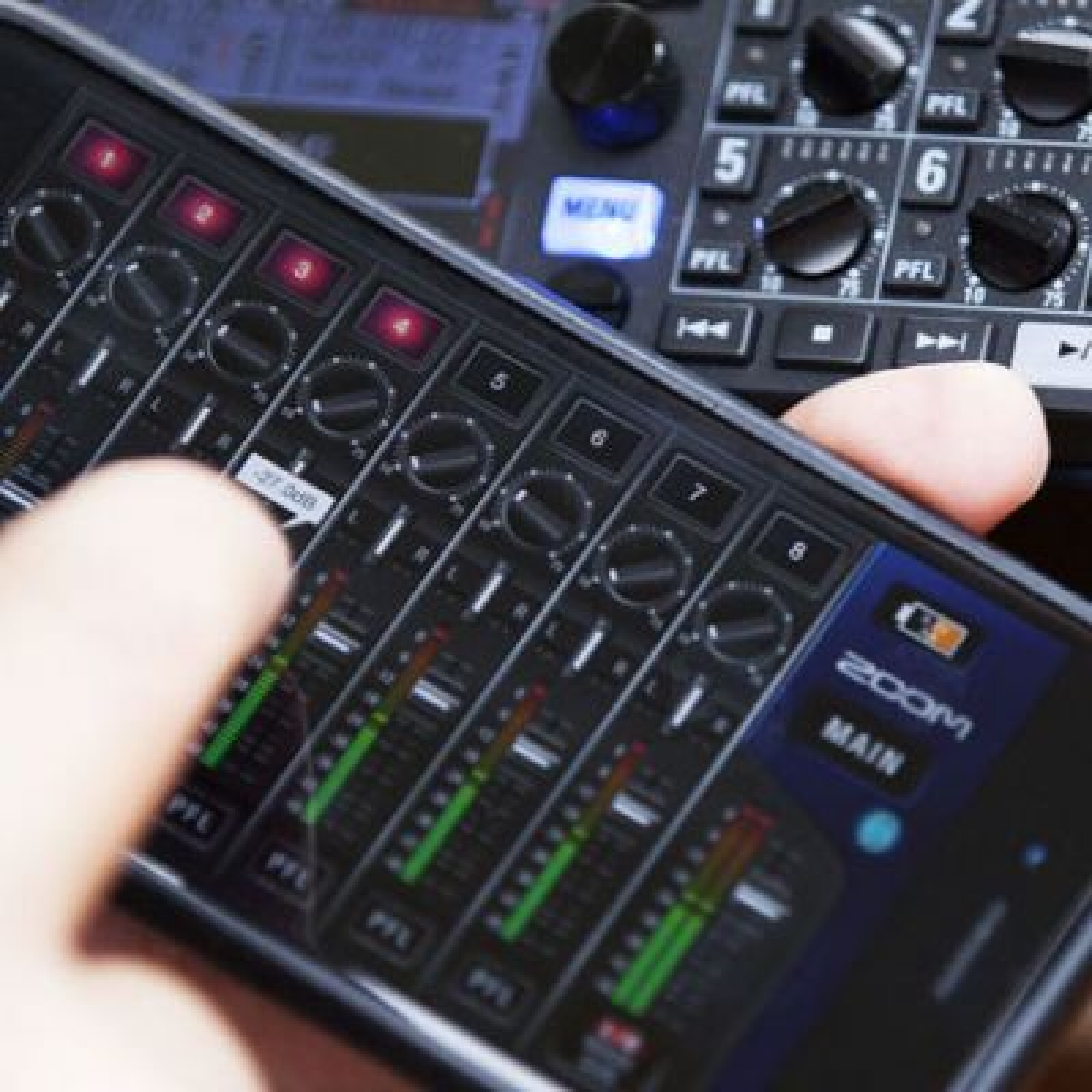 ZOOM F8 + carte 16go - Photo 2 sur 2