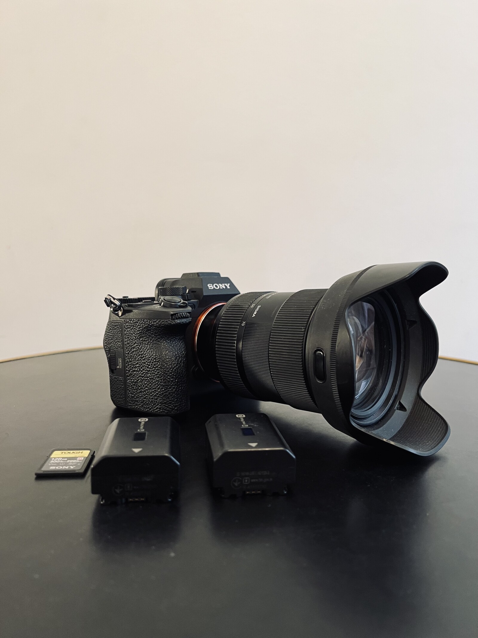 pack Sony A7 IV + Sigma 24-70 F2,8 ART ou 35mm f1,8 Sony ou 85mm f1,8 - Photo 1 sur 2