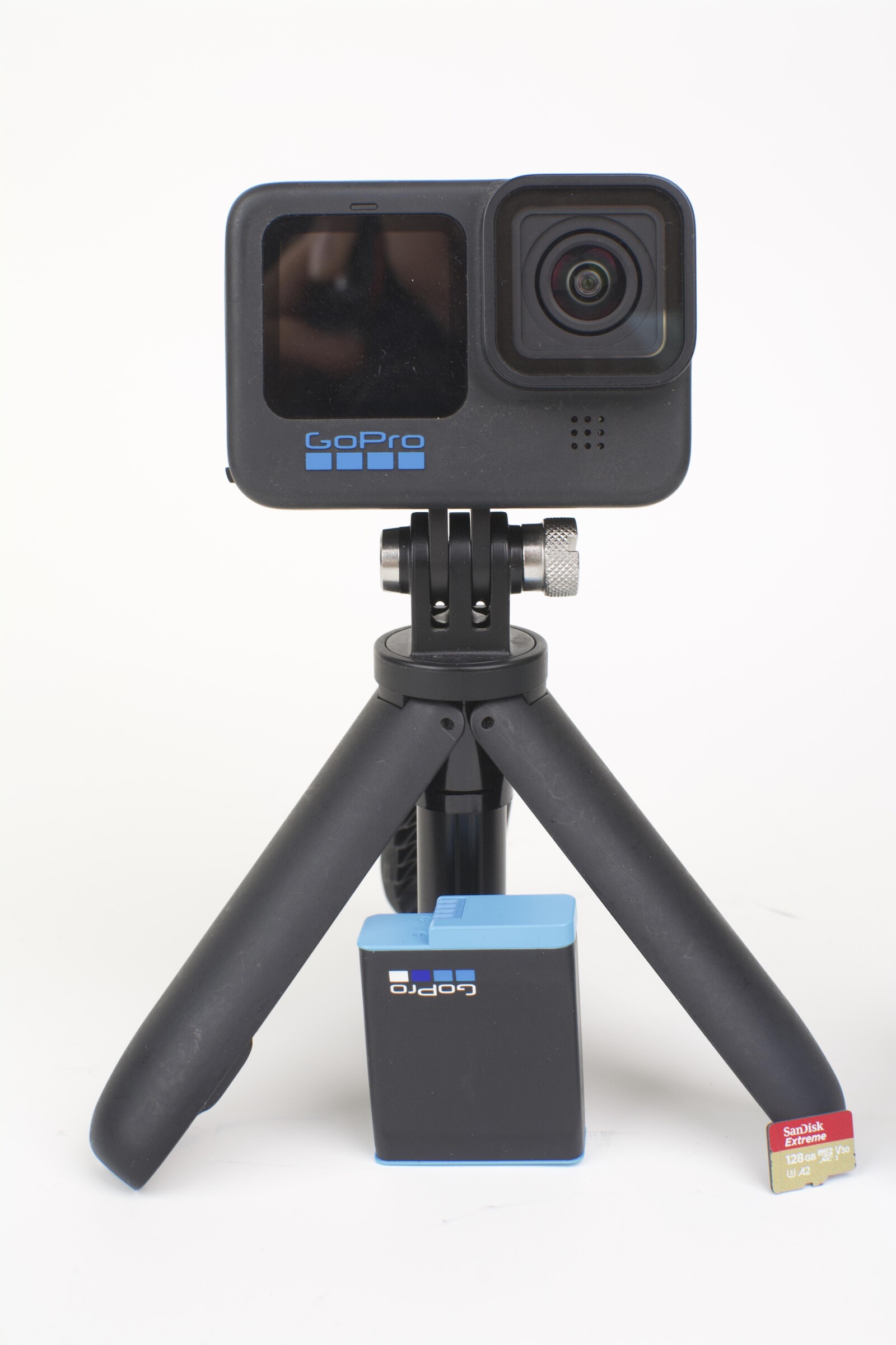 Gopro Hero 10 + accessoires + 4 batterie + SD - Photo 8 sur 8