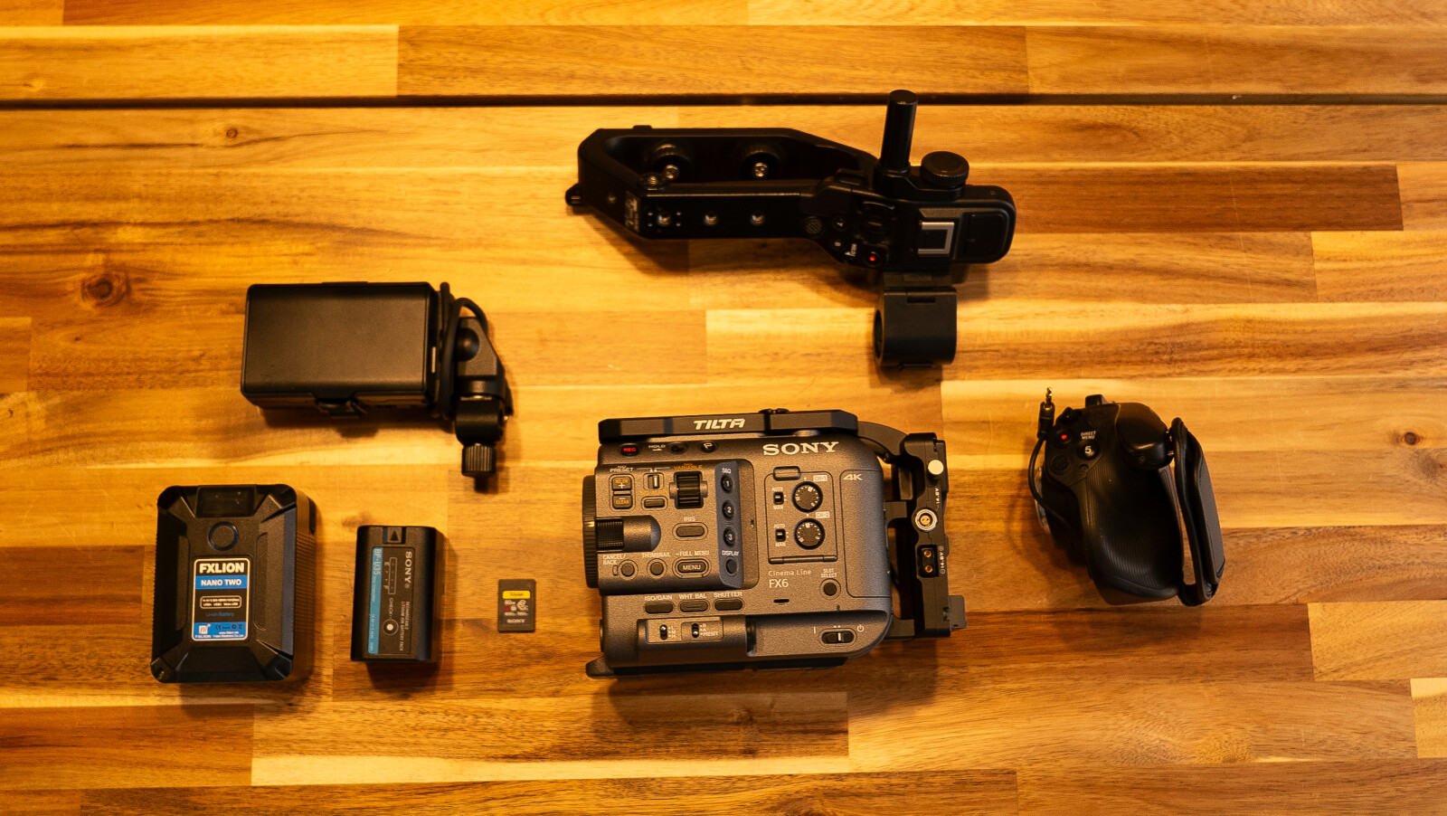 Pack Sony FX6 + V-Lock & batterie V-Mount 98Wh - Photo 2 sur 2