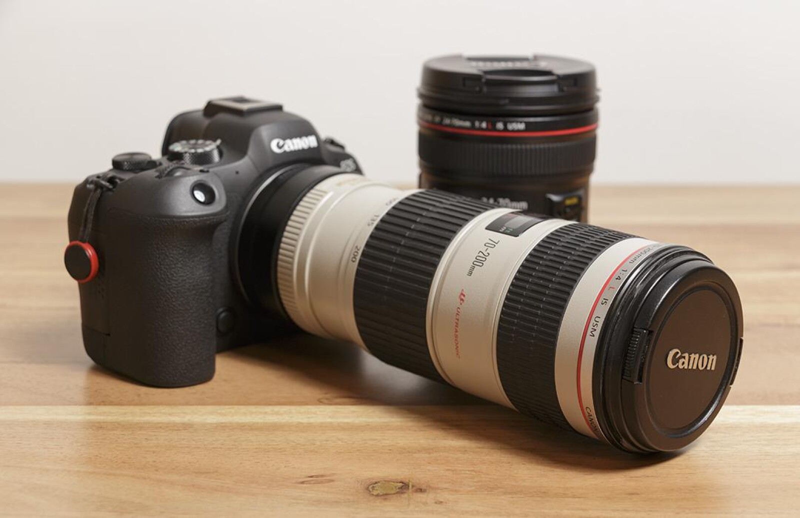 Pack Canon R6 Mark II + Objectifs Canon EF 24-70mm f/4L IS et EF 70-200mm f/4L IS - Photo 1 sur 6