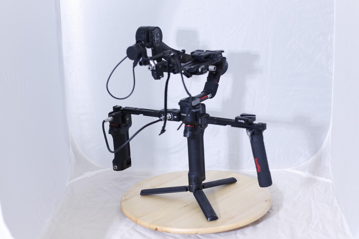 Location Dji Ronin S2 Pro combo avec accessoires dont poignées - Lightyshare