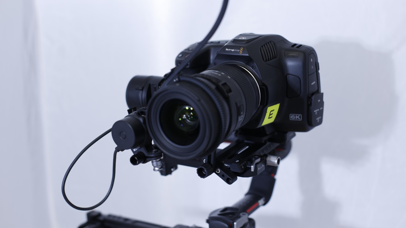 Pack Blackmagic pocket 6k Pro avec Ronin S2 Pro combo - Photo 2 sur 7