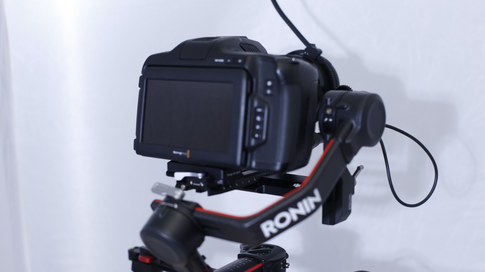 Pack Blackmagic pocket 6k Pro avec Ronin S2 Pro combo - Photo 4 sur 7