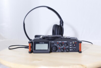 Location Kit son Tascam DR-70D - Rode NTG4+ avec accessoires et perche