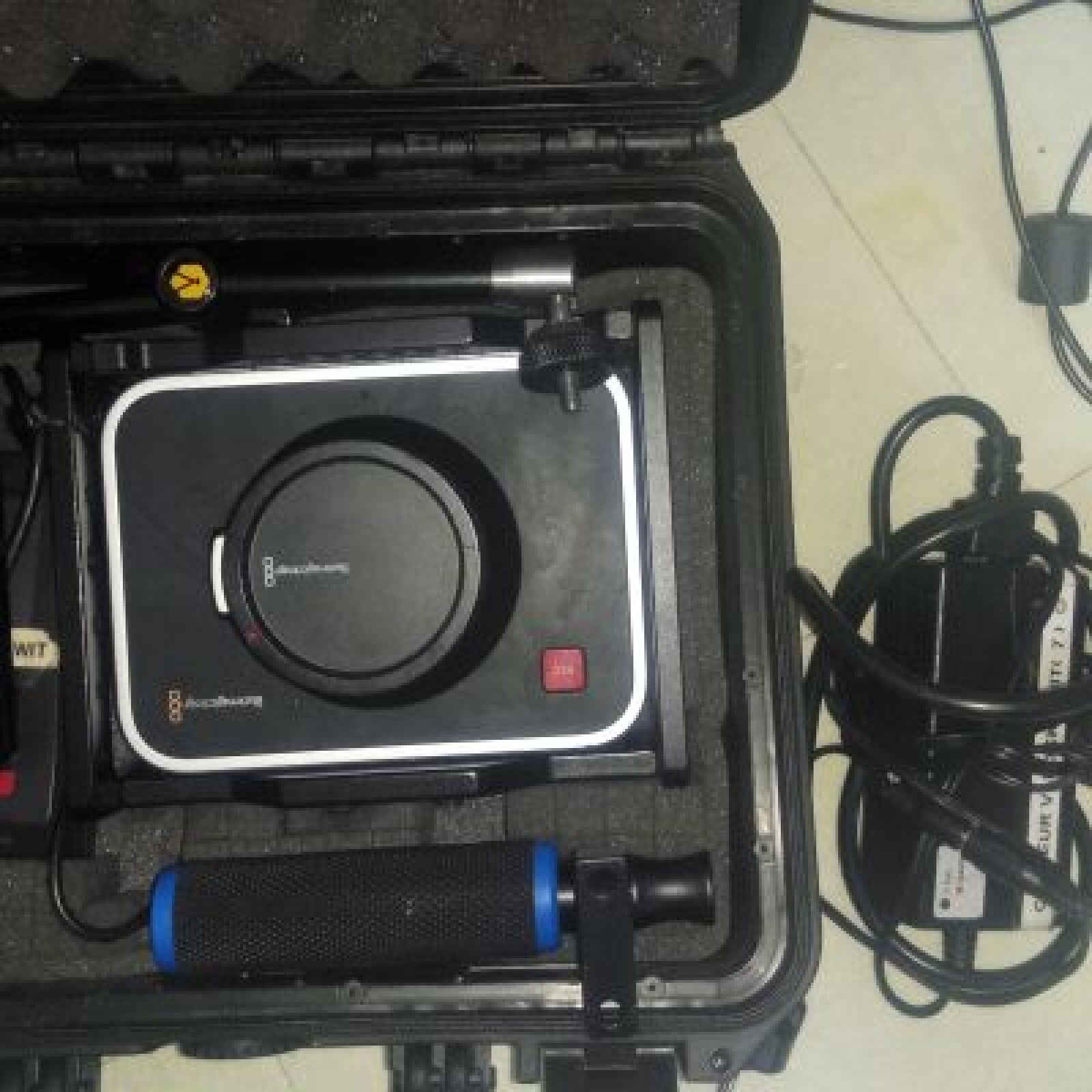 Blackmagic 2,5K + Accessoires - Photo 2 sur 2