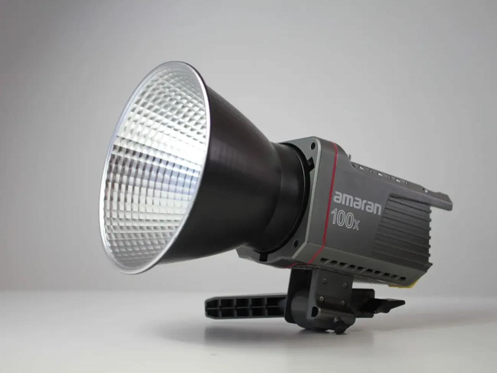 Aputure Amaran 100x - Photo 2 sur 2