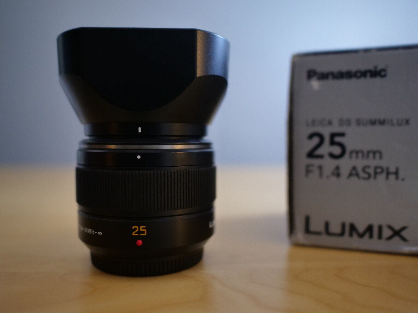 Objectif Panasonic Lumix Leica 25mm 1.4 Monture MFT Micro 4/3 - Photo 1 sur 2