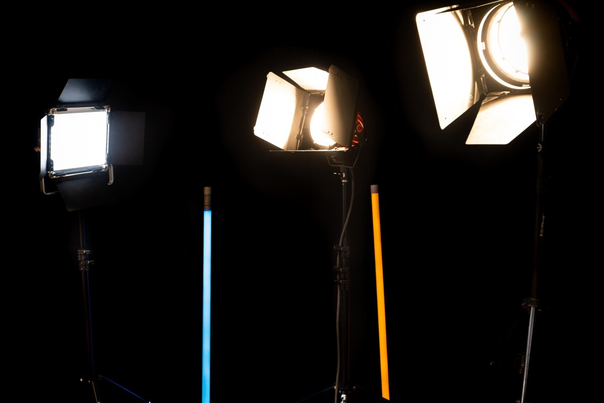 Location Lot projecteurs tournage - Lightyshare