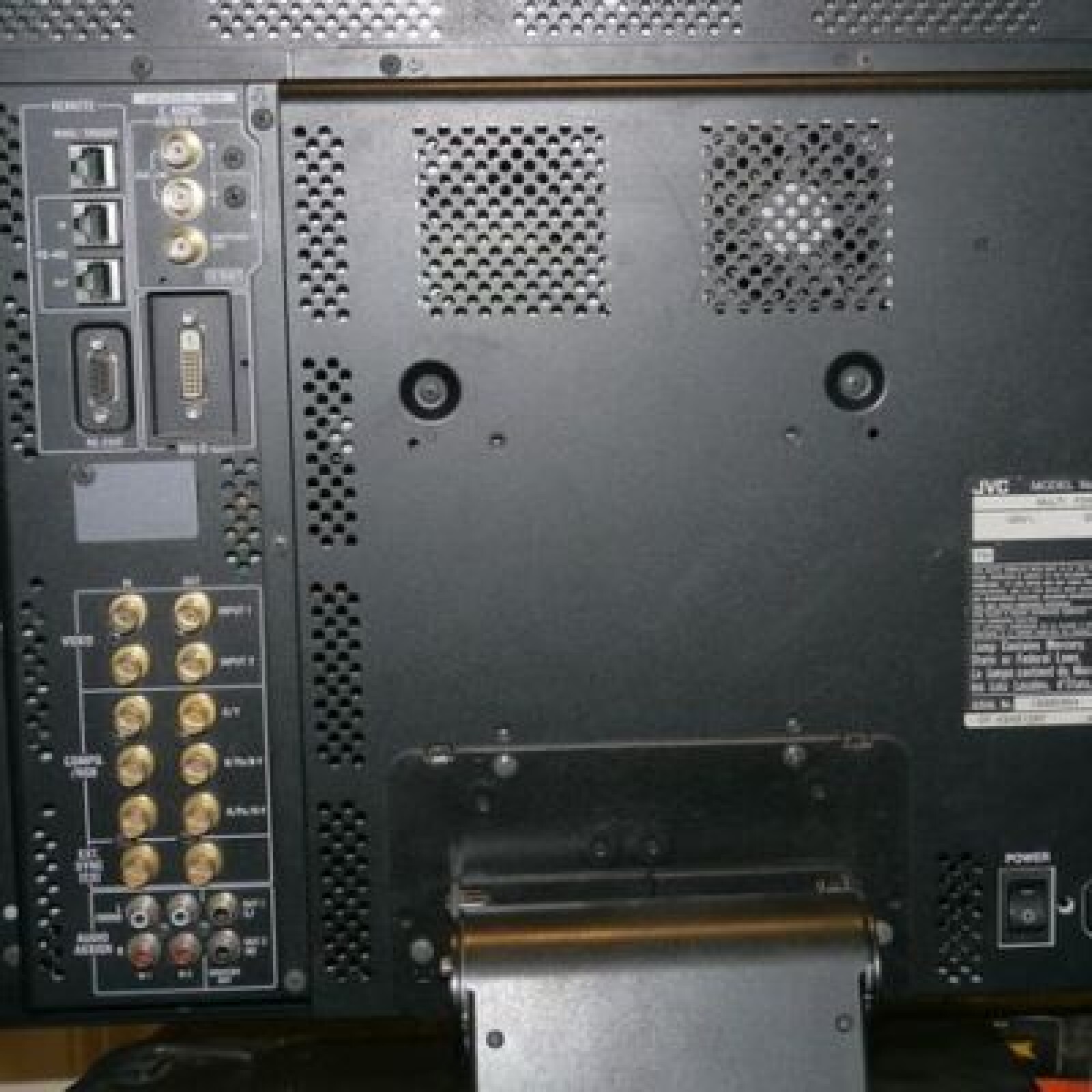 MONITEUR VIDEO PRO HD 60 cm - Photo 2 sur 2