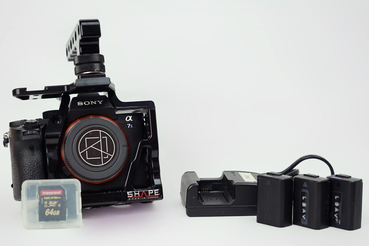 Location Sony Alpha 7SII kit avec cage et batteries - Lightyshare