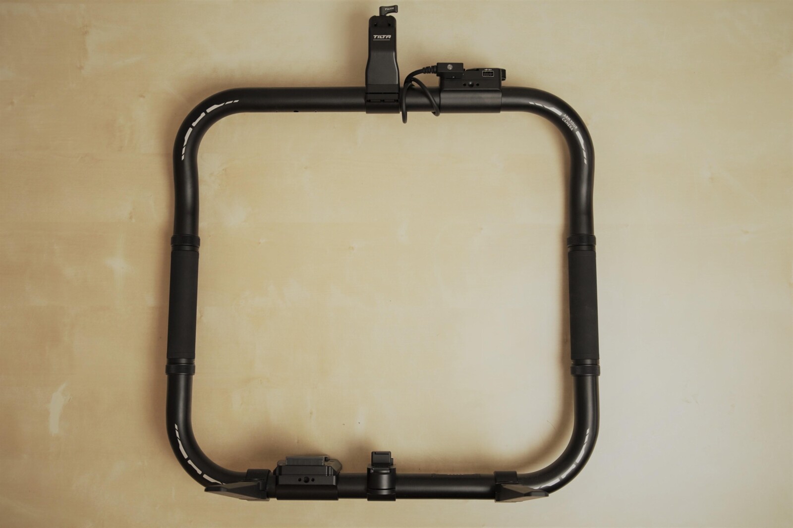 Ring Grip + plaque V-mount + D-Tap x4 - Photo 1 sur 3