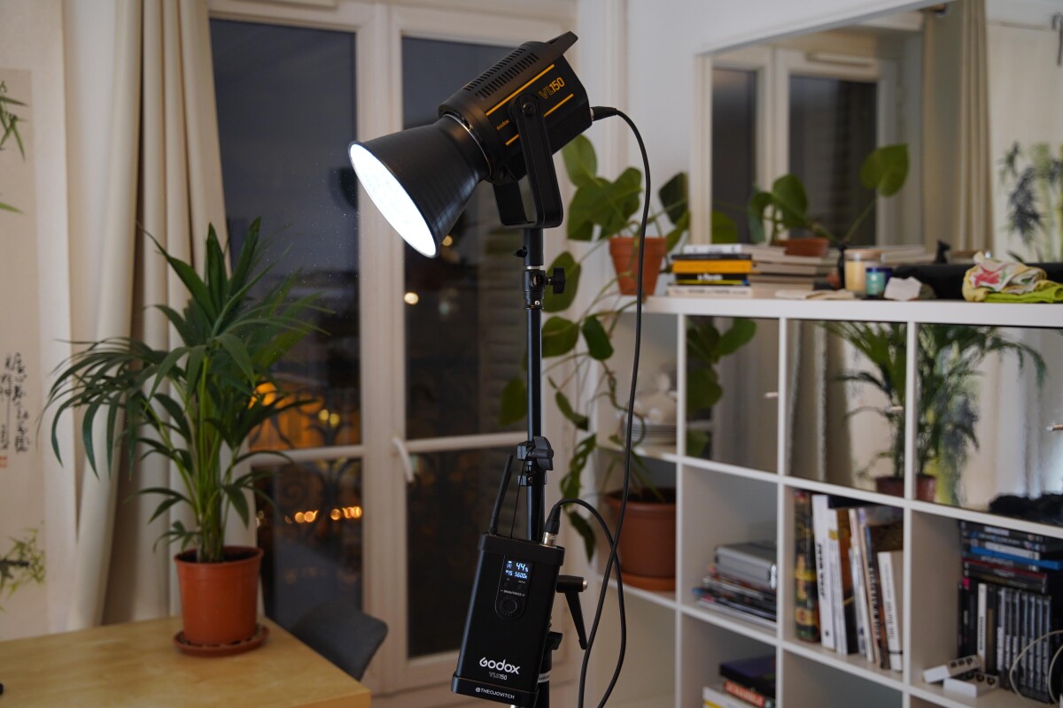 Location Torche LED Godox VL150 + Trepied - Lightyshare