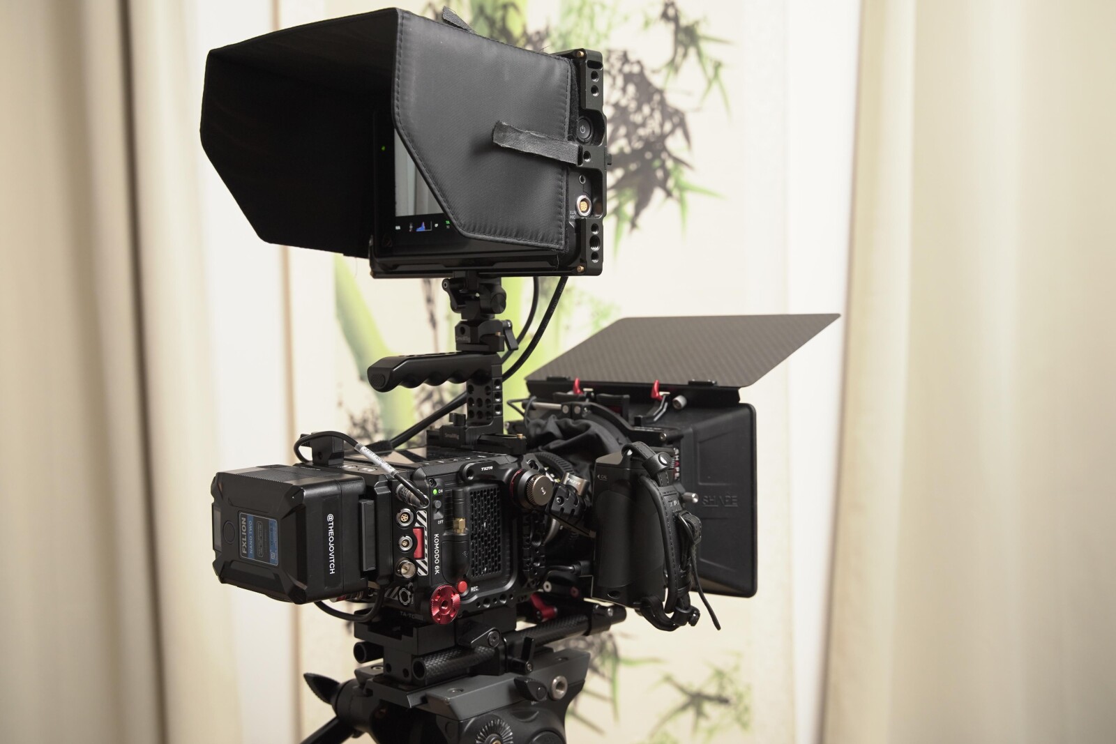Kit RED Komodo Ciné (Timecode, V-lock etc.) - Photo 3 sur 4