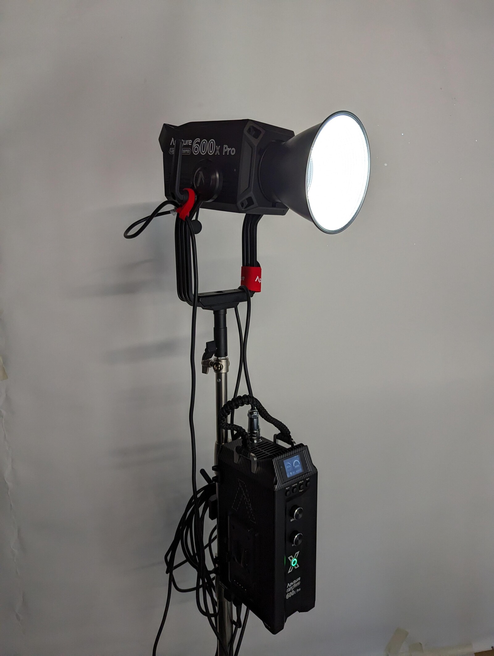 APUTURE Lightstorm 600 X Pro - Photo 1 sur 6