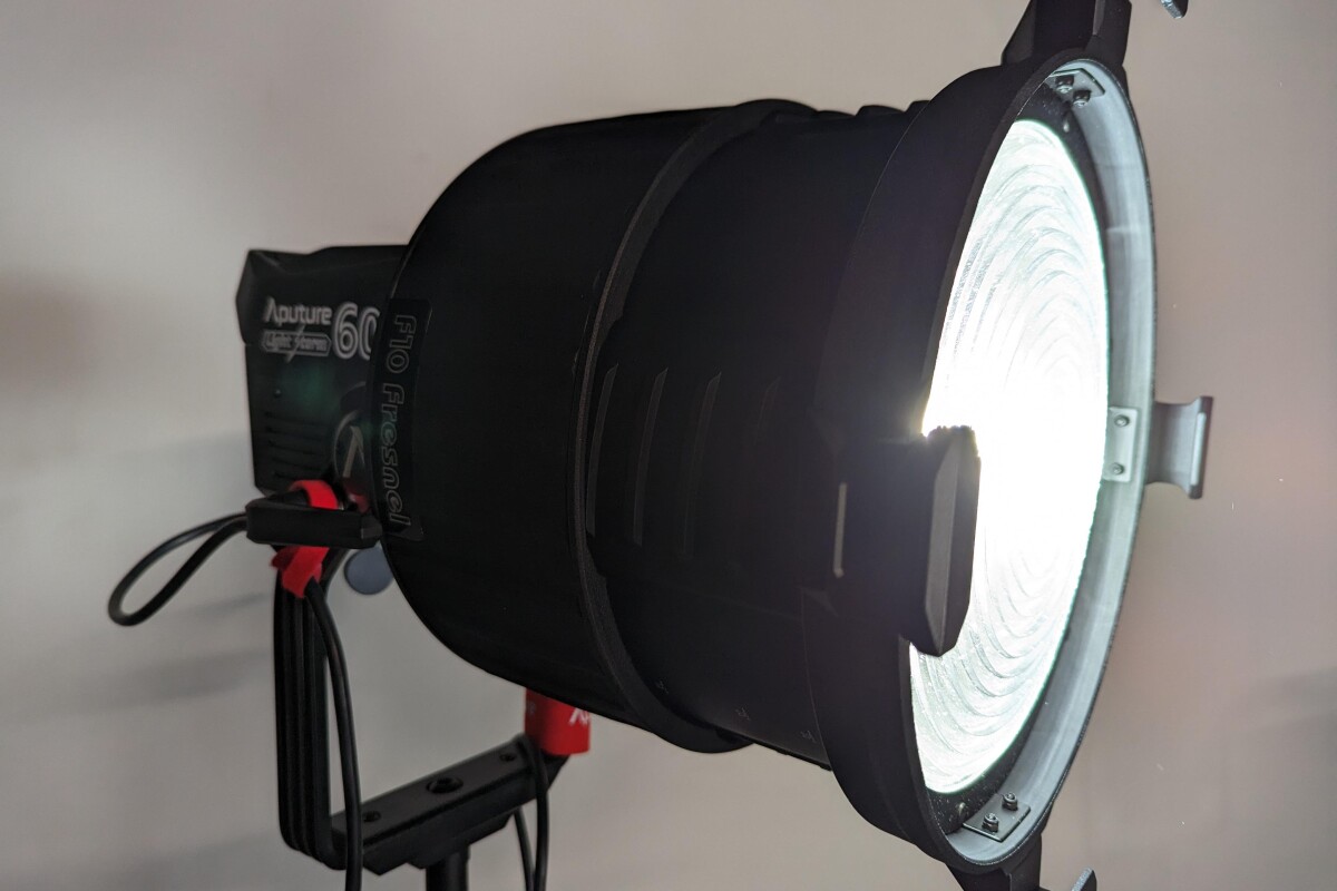 Location Fresnel Aputure F10 V2 - Lightyshare