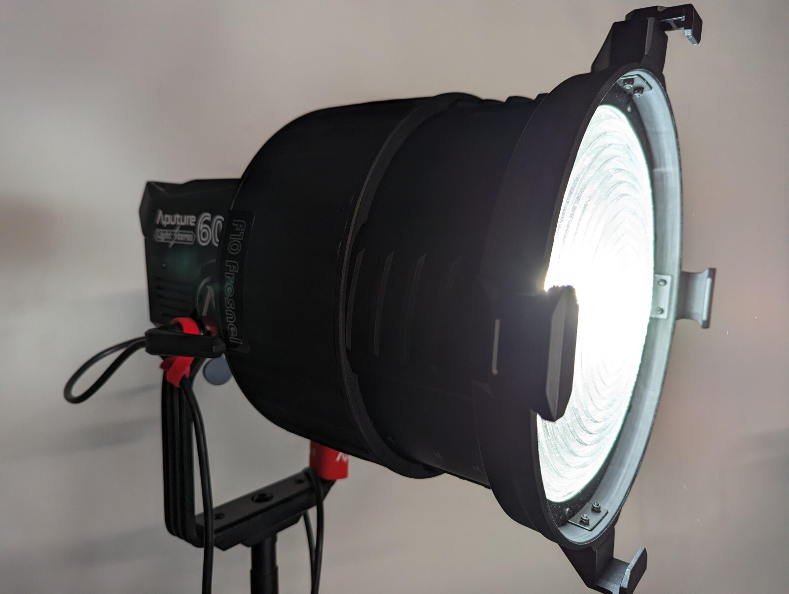 Fresnel Aputure F10 V2 - Photo 1 sur 6