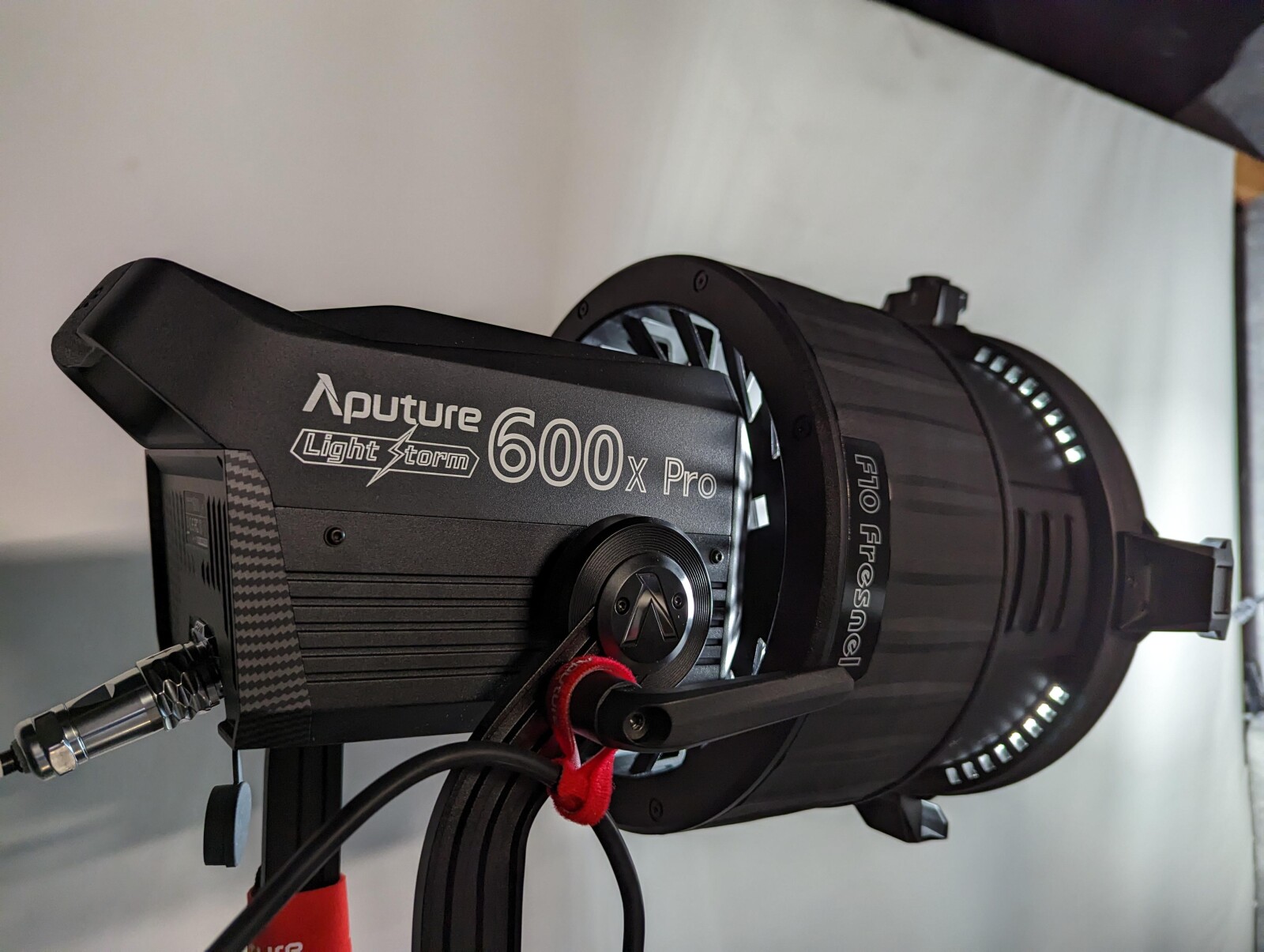 Fresnel Aputure F10 V2 - Photo 2 sur 6