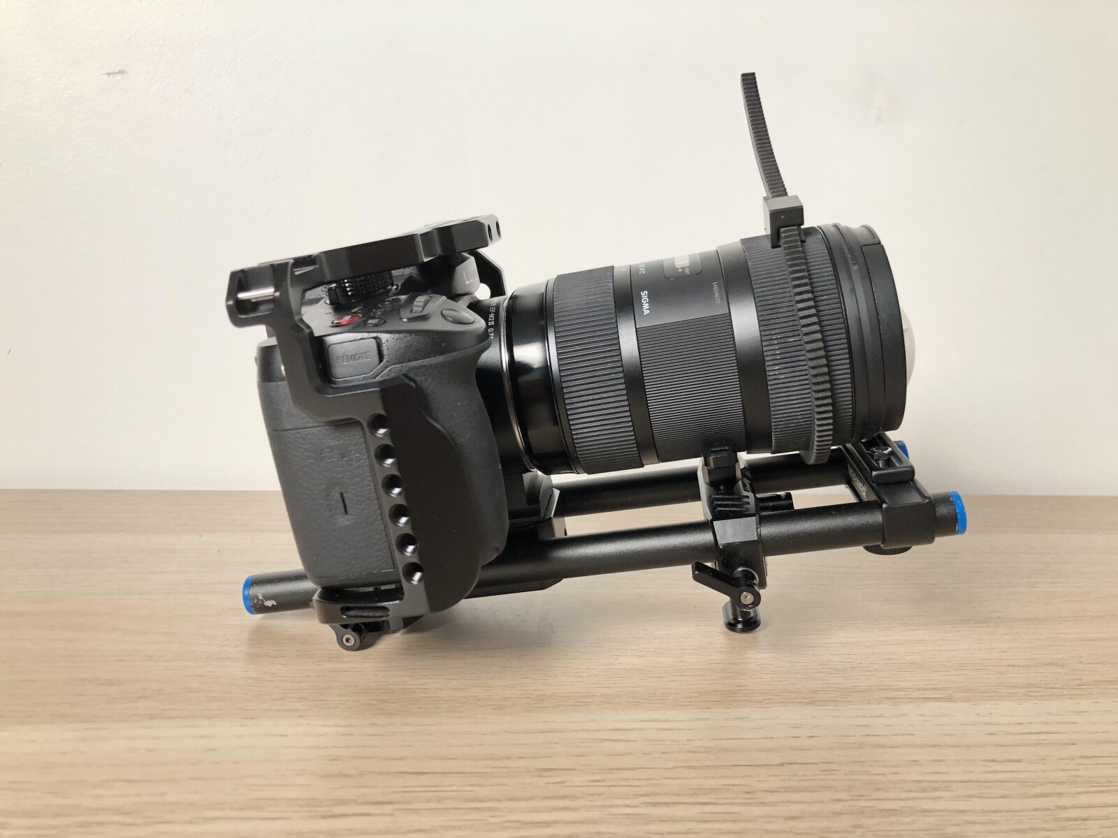 Rig Lumix GH5S + speedbooster EF-M2 II + Sigma 18-35mm - Photo 2 sur 4