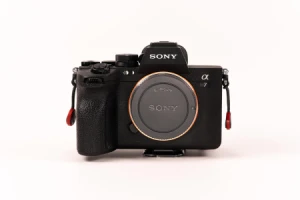 Sony Alpha 7 IV (A74)