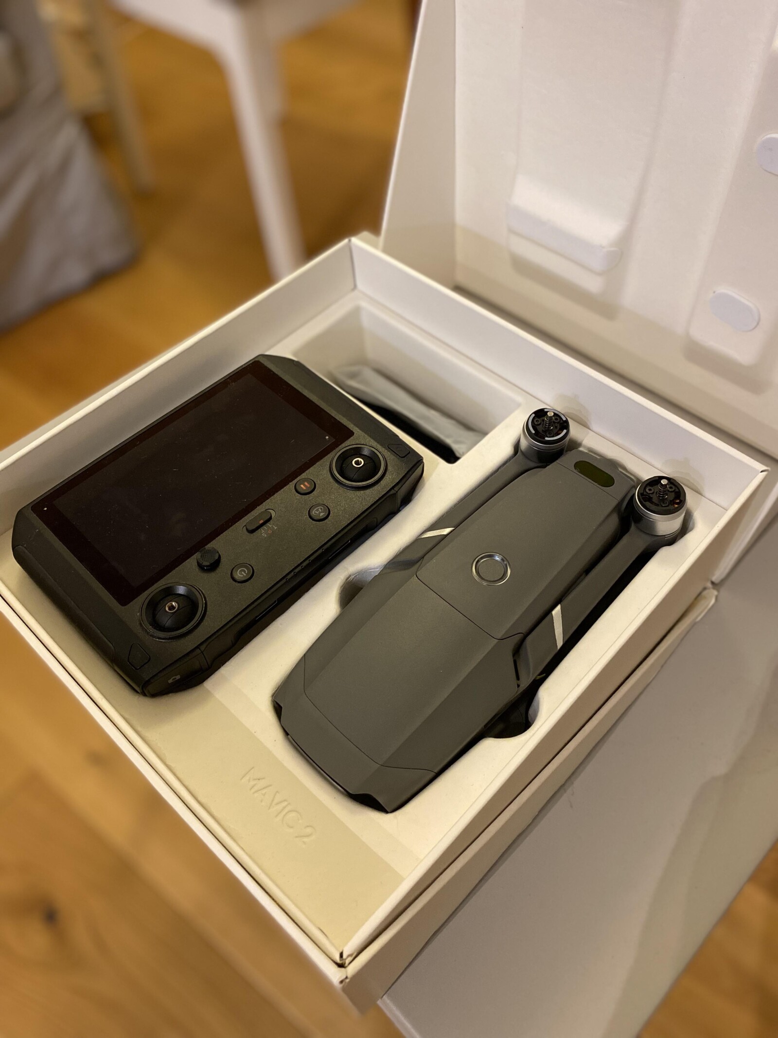 DJI Mavic 2 Pro + Smart Controller - Photo 2 sur 4
