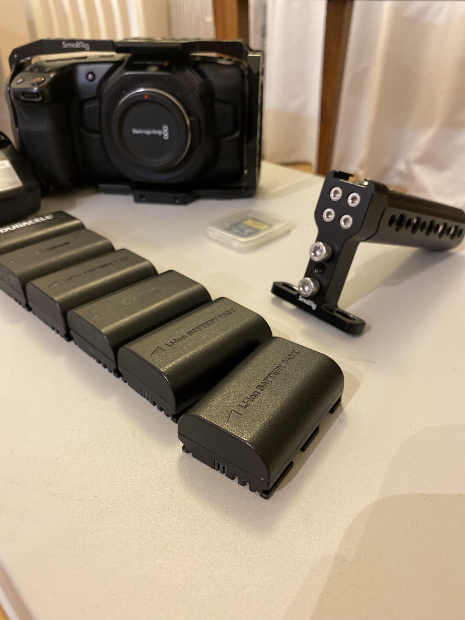 Blackmagic Pocket Cinéma Caméra 4K (BMPCC4K) + SmallRig - Photo 3 sur 5