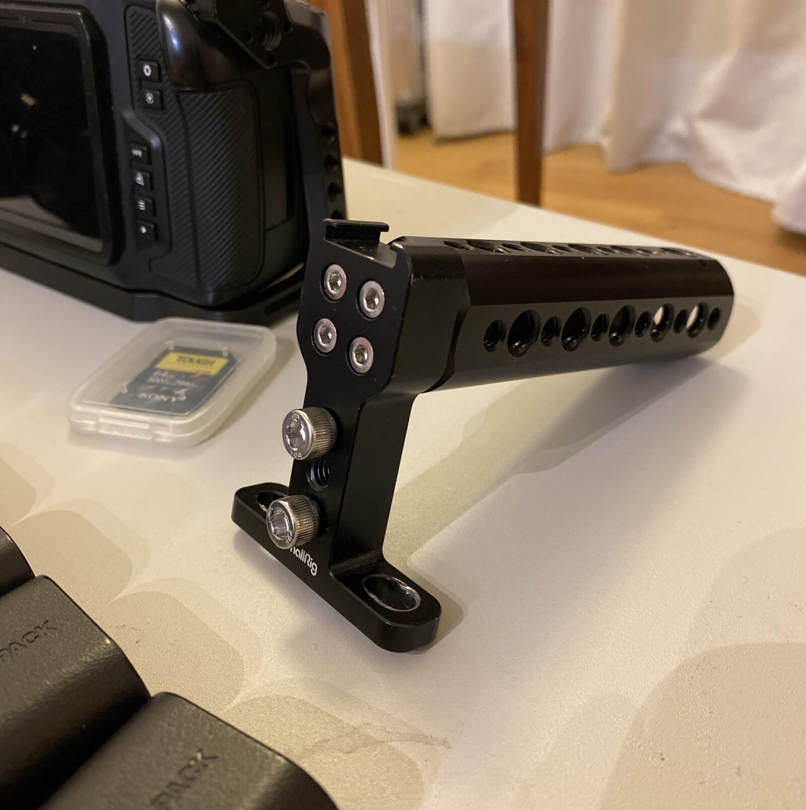 Blackmagic Pocket Cinéma Caméra 4K (BMPCC4K) + SmallRig - Photo 4 sur 5