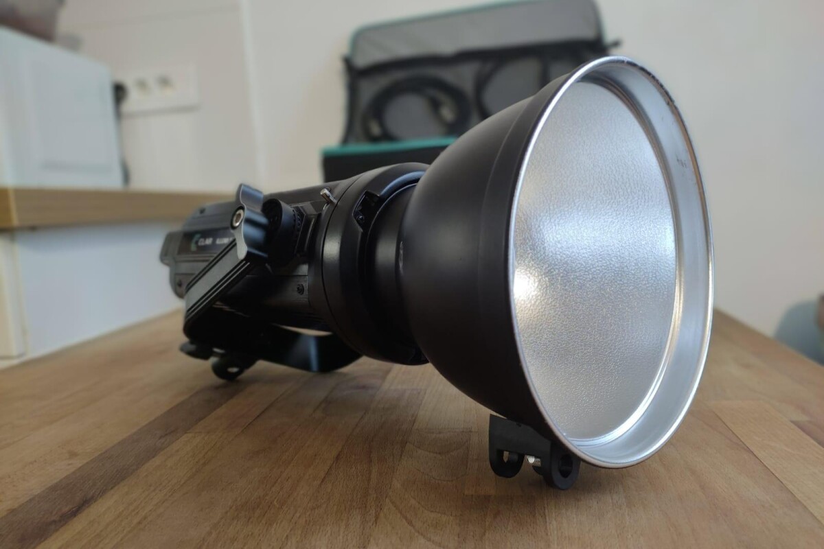 Location Cob Clar 300w 5600k - Lightyshare