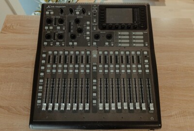 Location Table de mixage numérique Behringer X32 Producer + routeur wifi