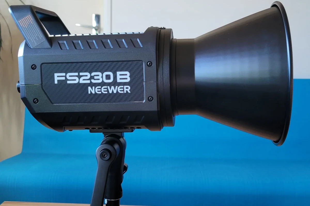 Location Neewer FS230 - Lightyshare