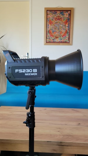 Location Neewer FS230