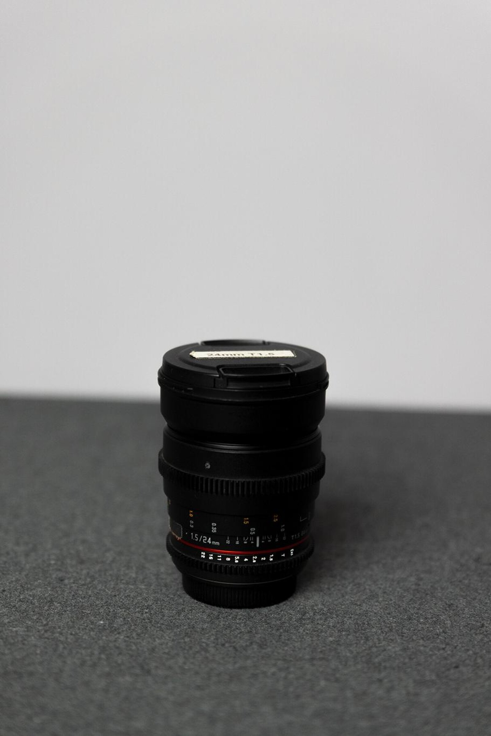 5 objectifs monture EF Samyang : 8mm F3.5, 24mm T1.5, 35mm T1.5, 50mm T1.5, 85mm T1.5 - Photo 2 sur 5
