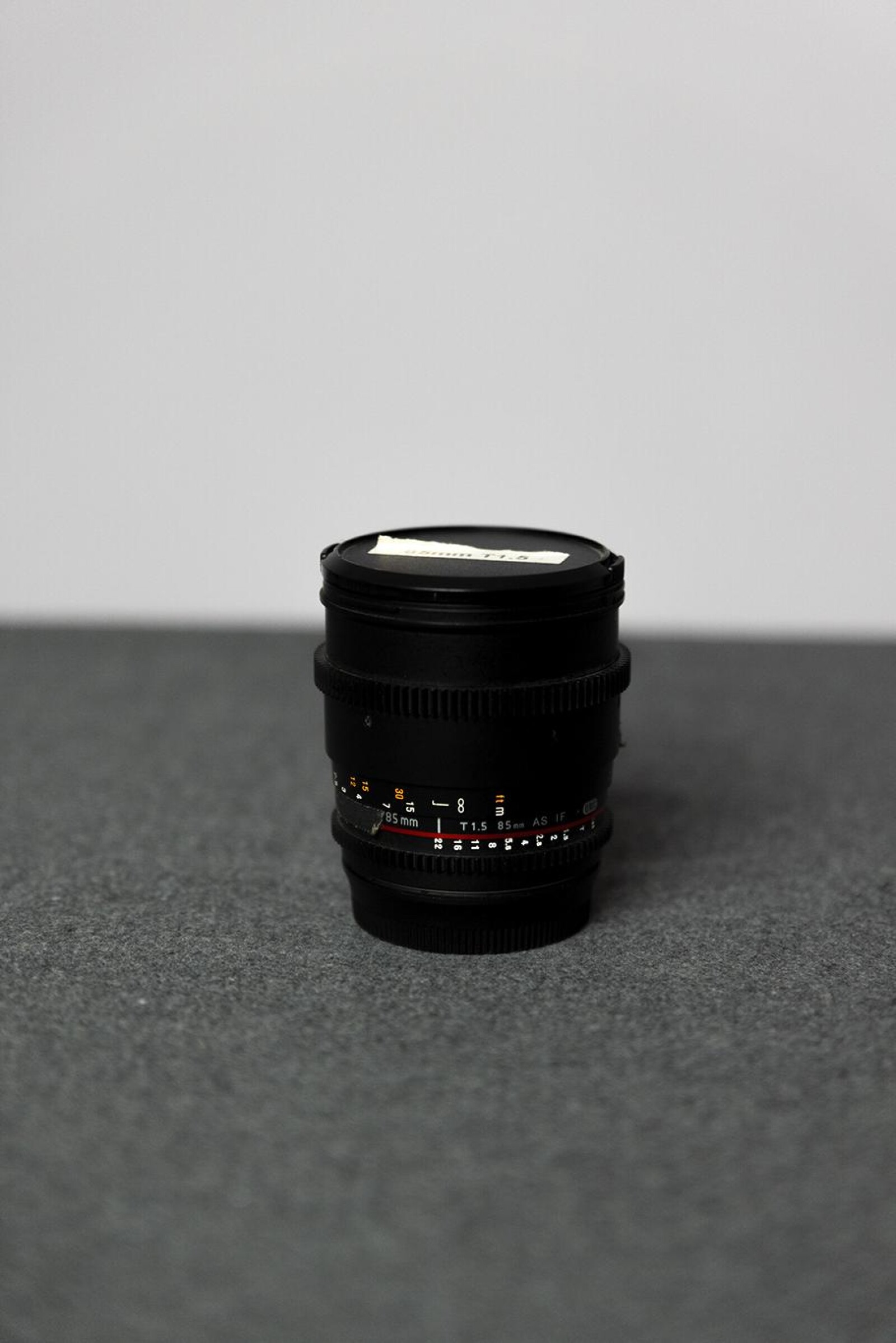 5 objectifs monture EF Samyang : 8mm F3.5, 24mm T1.5, 35mm T1.5, 50mm T1.5, 85mm T1.5 - Photo 5 sur 5