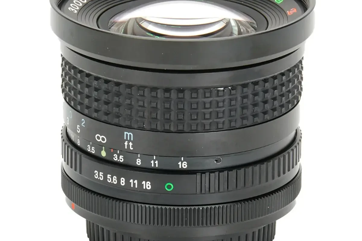Location Tokina 17mm f3.5 RMC monture FD - Lightyshare