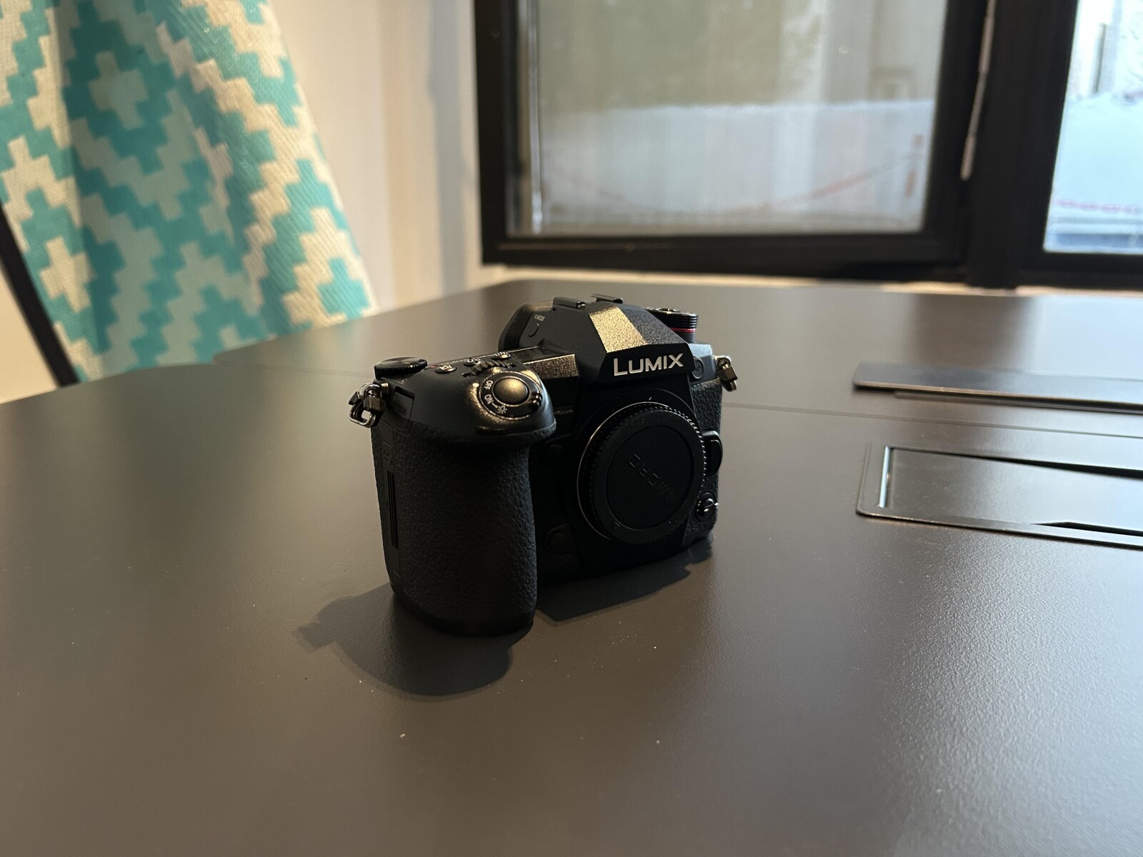 Pack Lumix G9 Optique 12-35mm f/2.8 + Trépied + Bague adaptation EF - Photo 1 sur 7