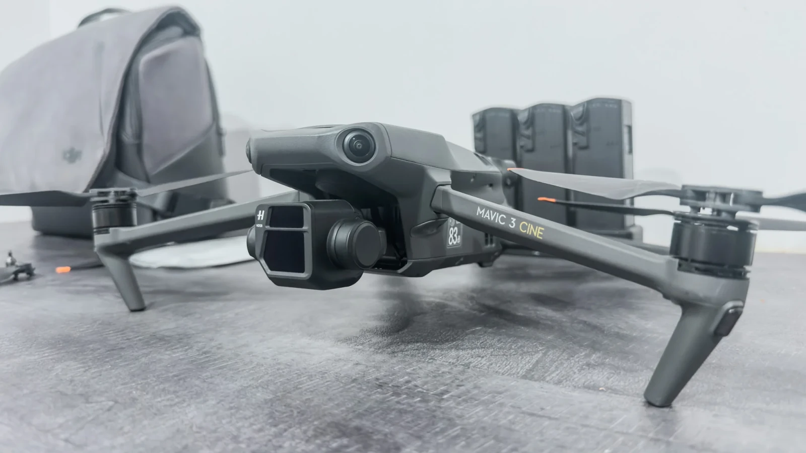Dji Mavic 3 Cine Premium Combo - Photo 3 sur 4