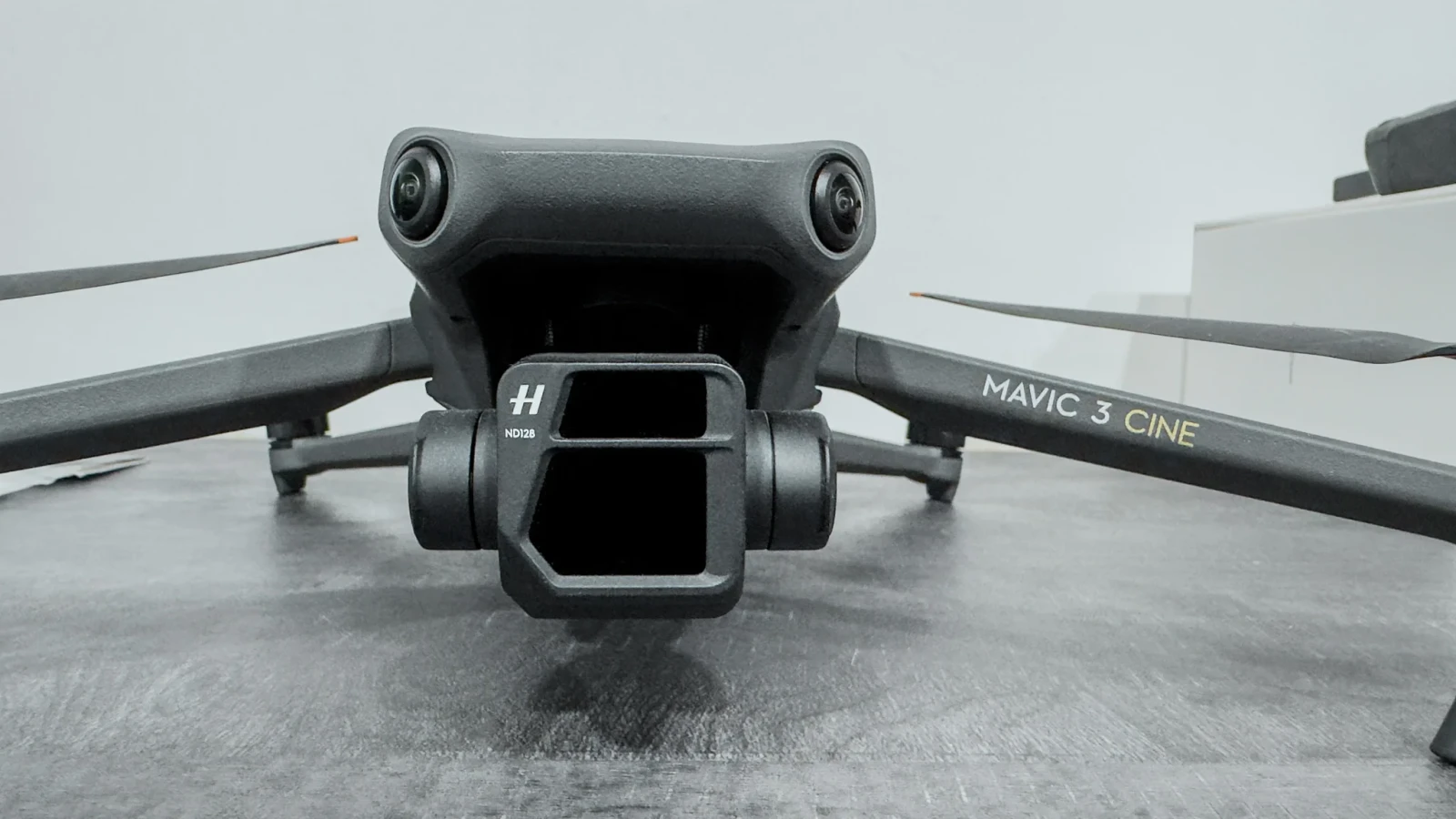 Dji Mavic 3 Cine Premium Combo - Photo 2 sur 4