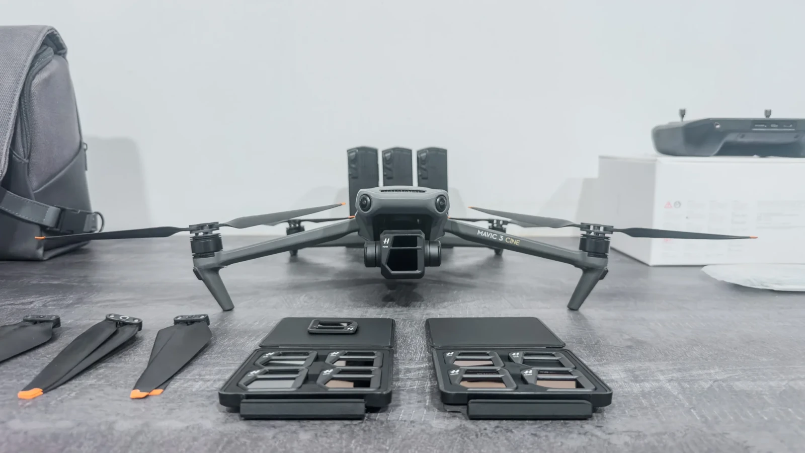 Dji Mavic 3 Cine Premium Combo - Photo 1 sur 4