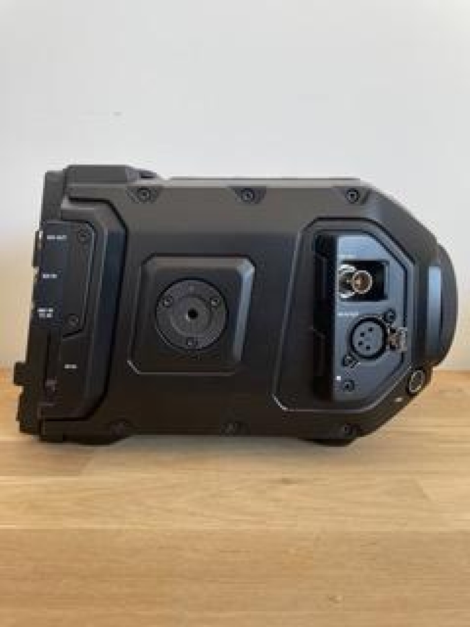 Kit BlackMagic URSA Mini Pro G2 4.6K (Monture EF) - Photo 3 sur 7