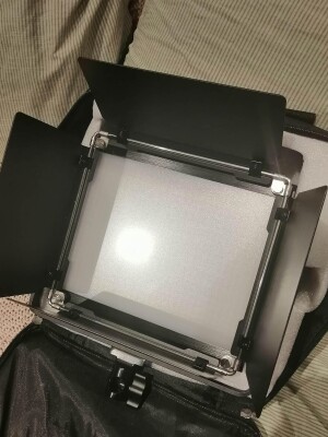 Rent Neewer 660 LED Bi-Color