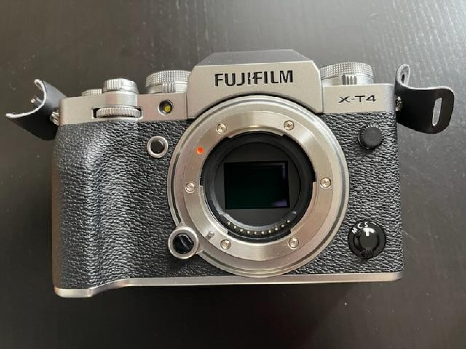 FUJIFILM X-T4 + XF 18-55 F2.8-4 + 2 batteries supplémentaires - Photo 4 sur 5