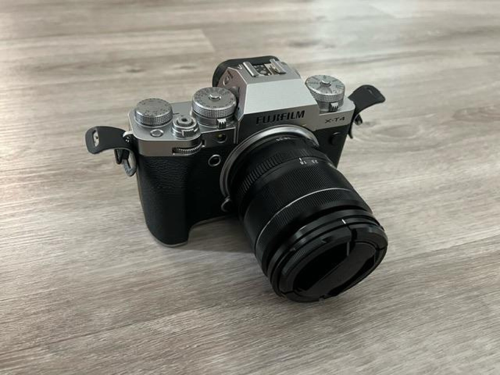 FUJIFILM X-T4 + XF 18-55 F2.8-4 + 2 batteries supplémentaires - Photo 1 sur 5