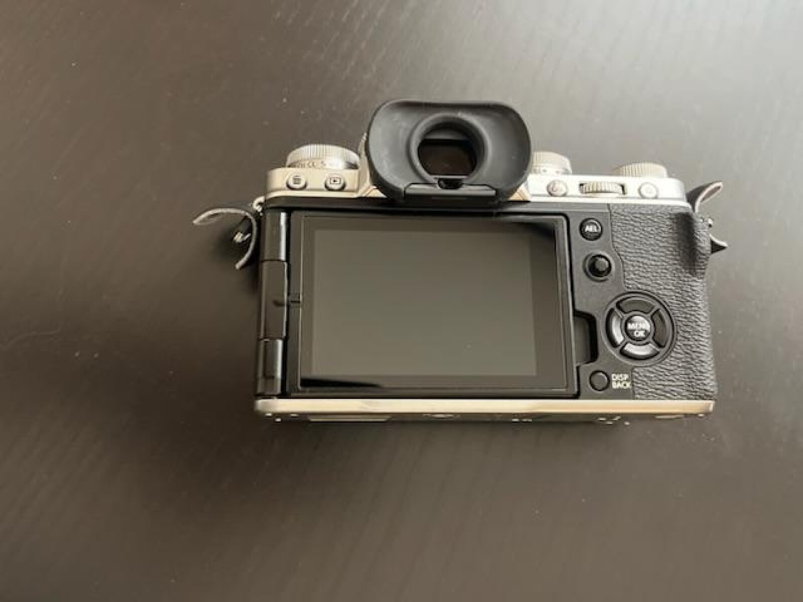 FUJIFILM X-T4 + XF 18-55 F2.8-4 + 2 batteries supplémentaires - Photo 2 sur 5