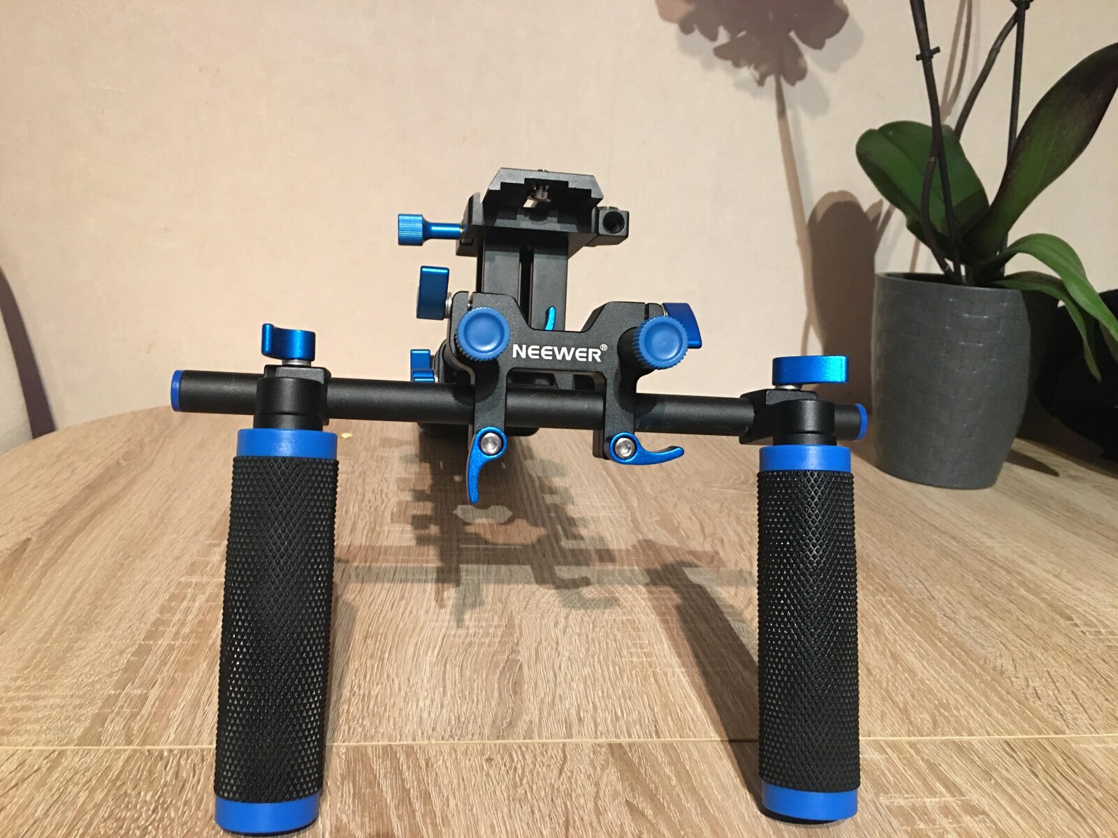 Stabilisateur épaule Neewer - Photo 3 sur 4